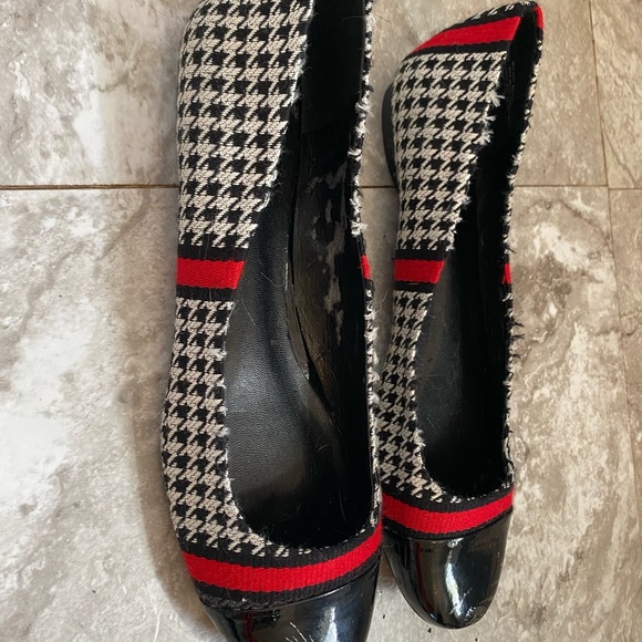 These flats from Nine West are red, grey & black tweed showstoppers! The… - Picture 8 of 11